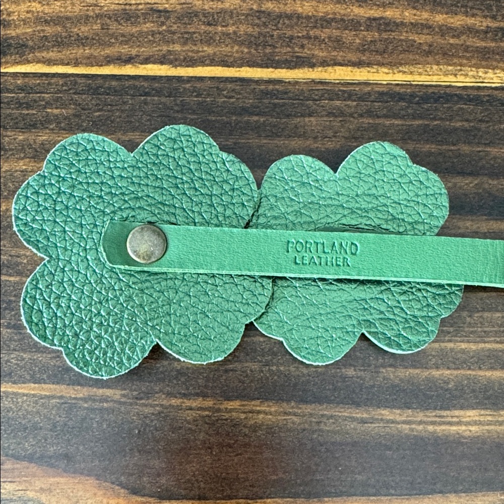 NEW Portland Leather 🍀 Clover Shamrock Keychain/Charm - Picture 3 of 6
